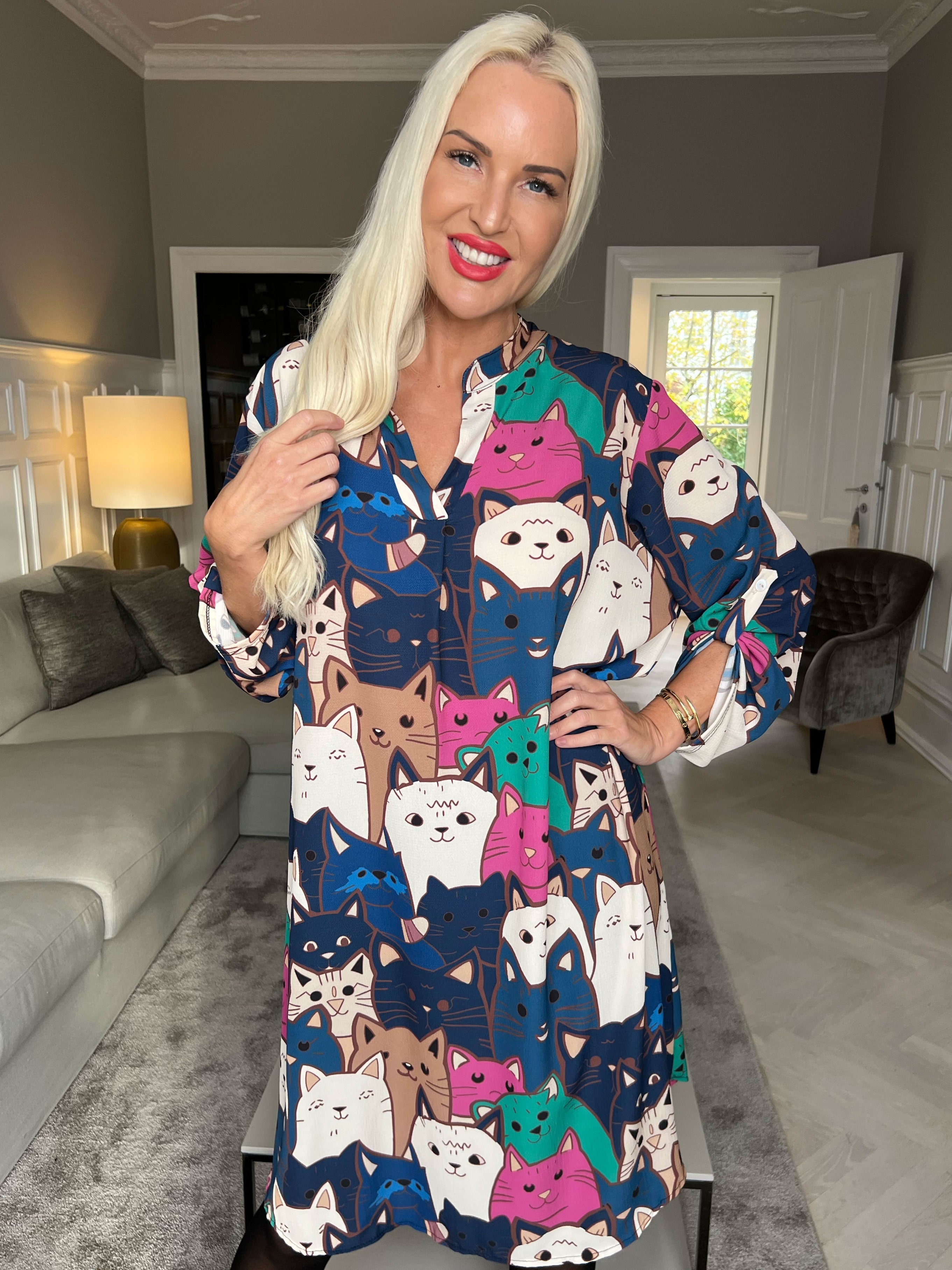 Vanesa Cat Long - Lätt och luftig klänning i kattmönster